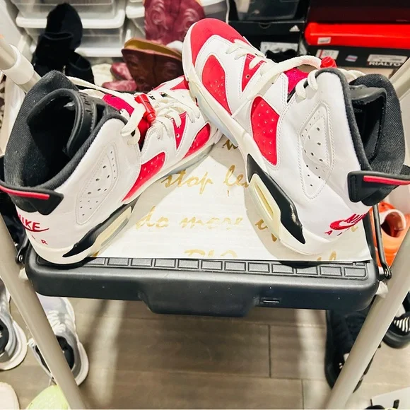 Nike Air Jordan Boys Retro 6Hare Neutral Grey/Black-White
